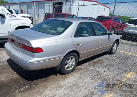 1999 Toyota Camry Le from USA, damaged, VIN 4T1BG22K4XU428344